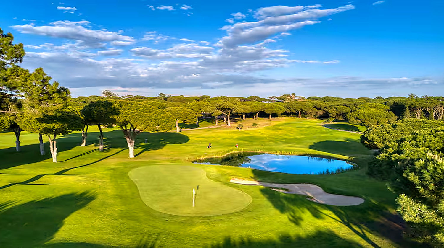 <strong>18-Holes at Pinhal Golf Course (Included)</strong>