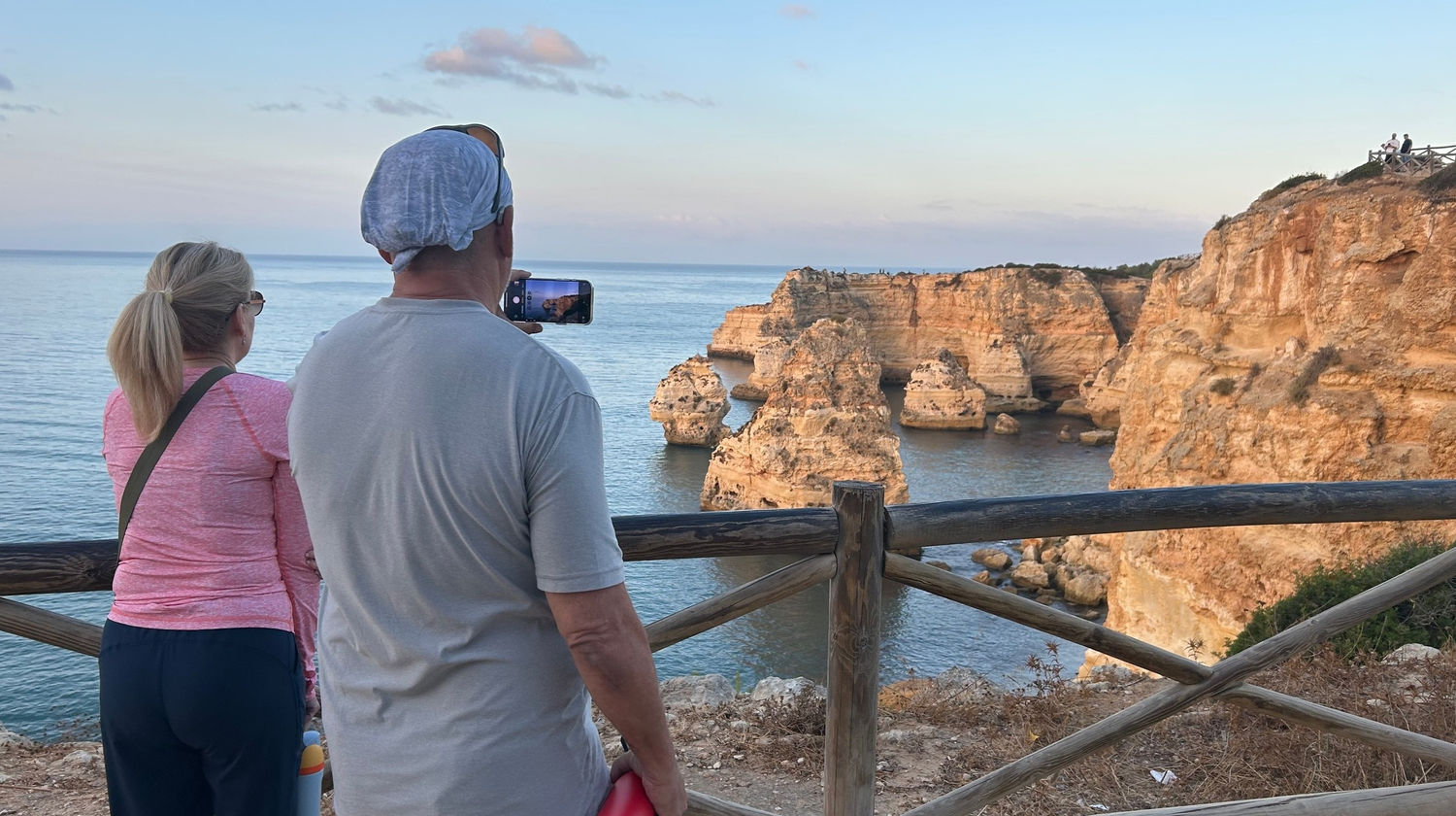 Praia da Marinha, Lagoa - Included Guided Hike. Photo by Blue Xperiences©