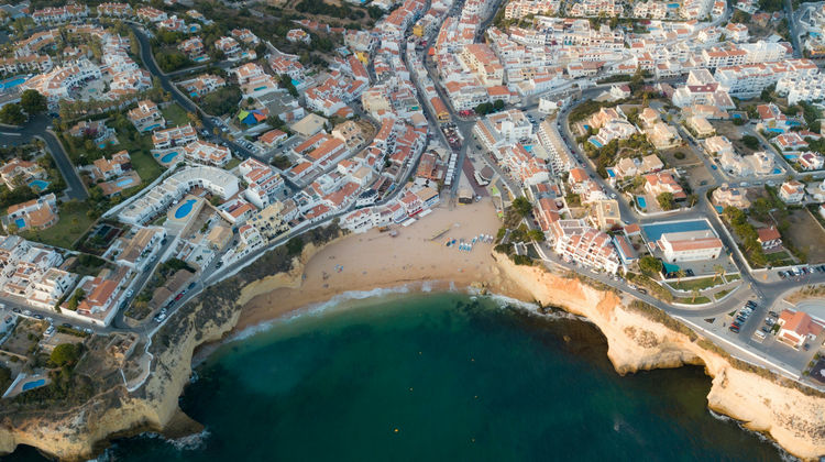 <p><strong>Check-in at Carvoeiro</strong></p>