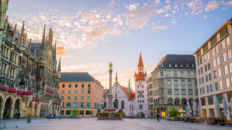 <p><strong>Train: Nuremberg → Munich (approx. 1 hour)</strong></p>