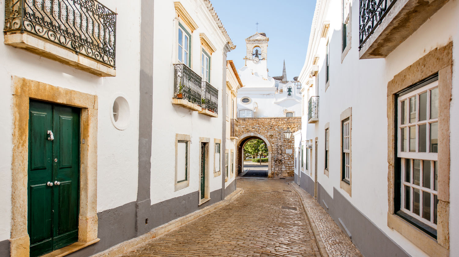 Wandering Through Quiet Algarve Alleys (Faro)