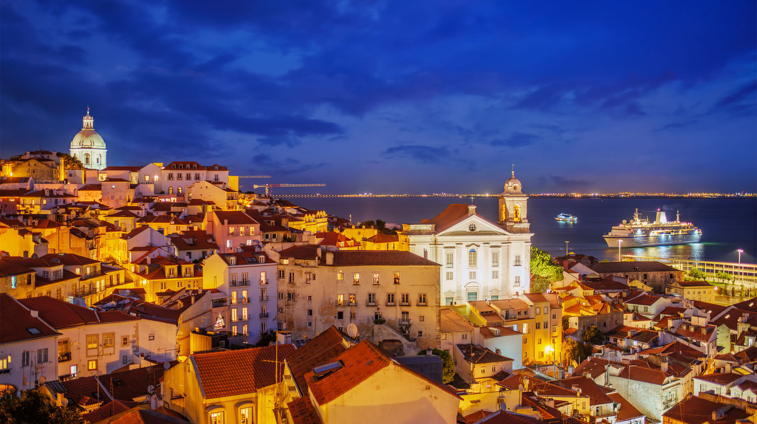 <p><strong>Drive to Lisbon (approx. 3h)</strong></p>