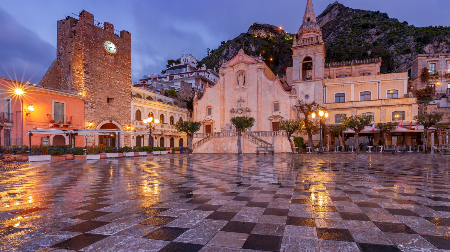 Piazza IX Aprile, Taormina, Sicily, Italy