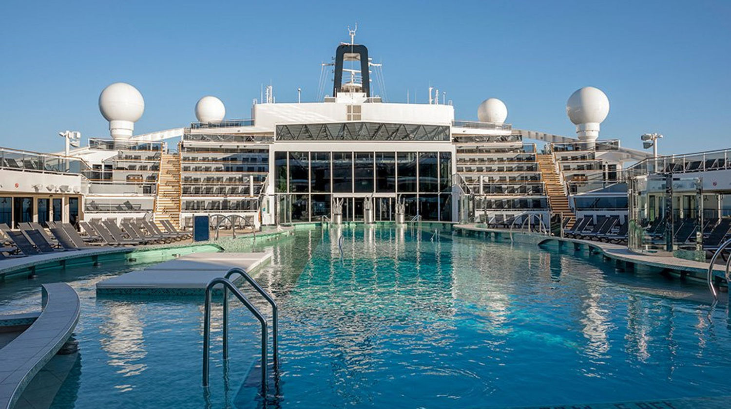 Barcelona: Boarding MSC World Europa