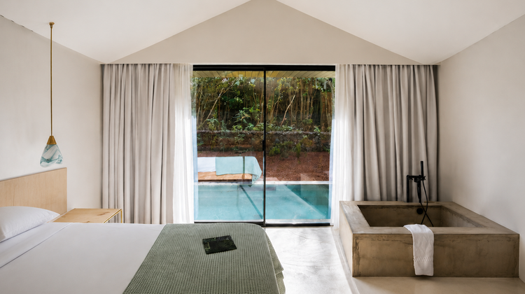 <p>Welcome to São Miguel & Check-in at Herdade do Ananás</p>