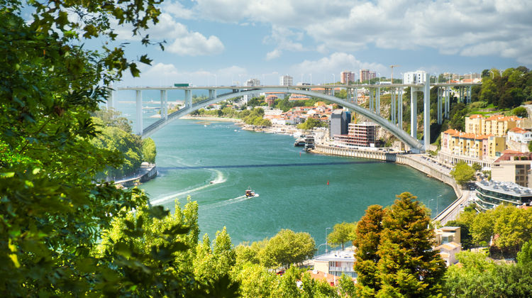 The Dom Luís I Bridge spanning the Douro River in Porto.