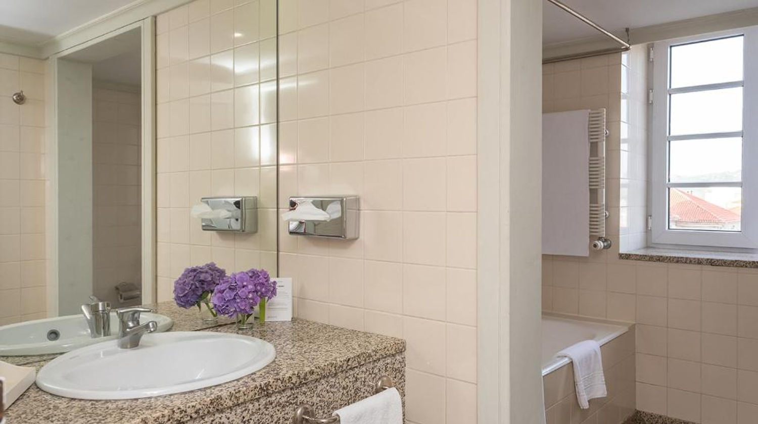 Forrester Essence Douro Hotel Bathroom, Alijó, Portugal