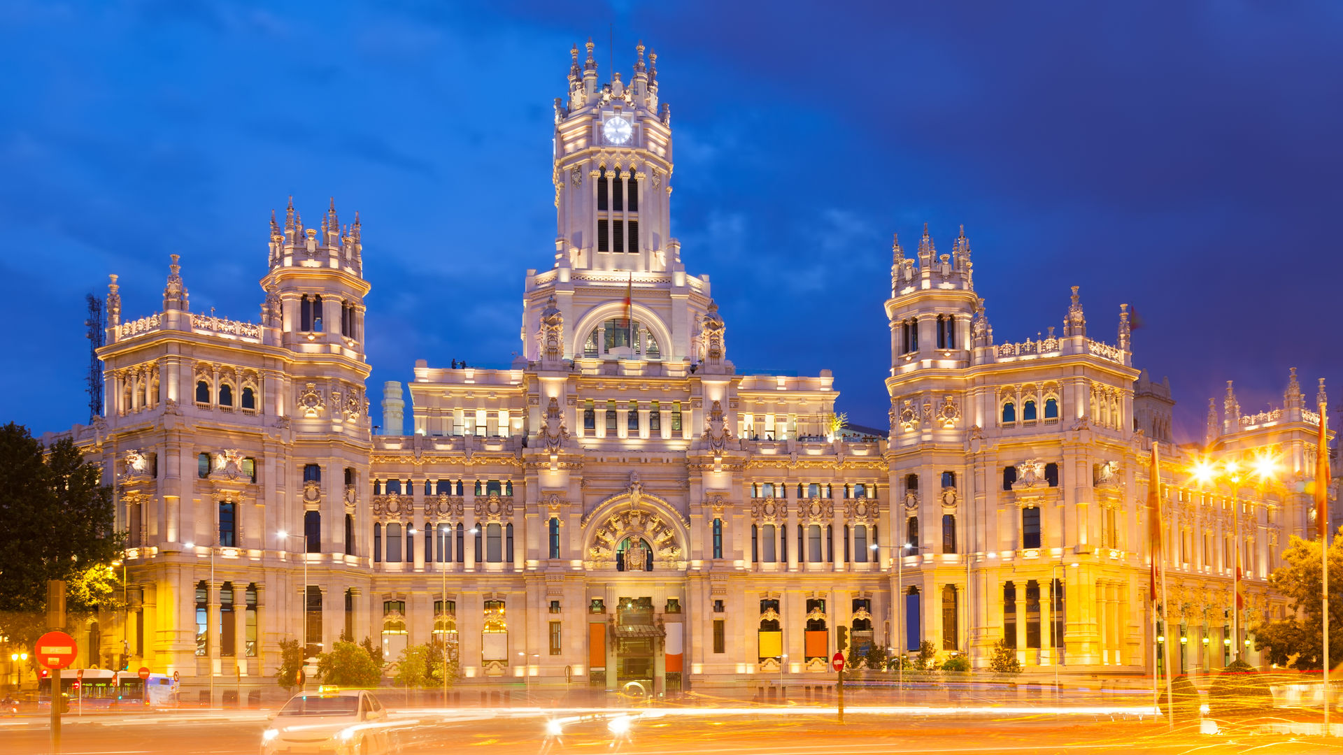 Glowing Grandeur of Palacio de Cibeles, Madrid