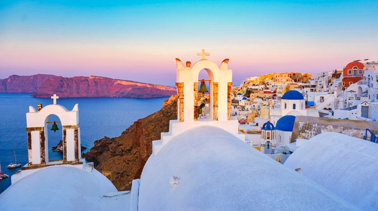 <p><strong>Santorini, Greece (7:00 AM - 10:00 PM)</strong></p>