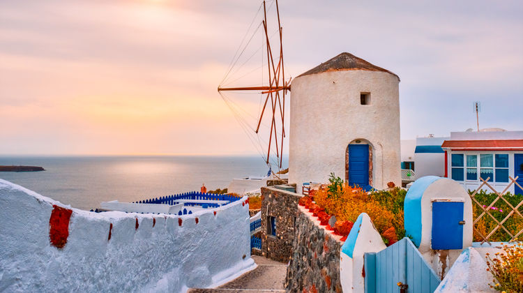 <p><strong>Santorini: 7:00 AM to 3:00 PM</strong></p>
