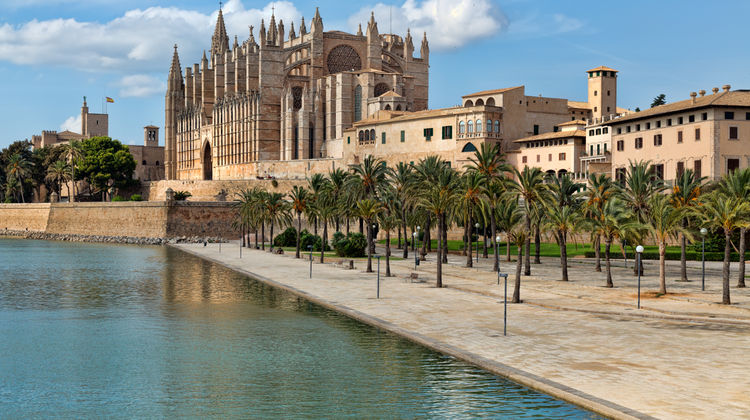 <p>Palma de Mallorca, Spain (8:00 am - 4:00 pm)</p>