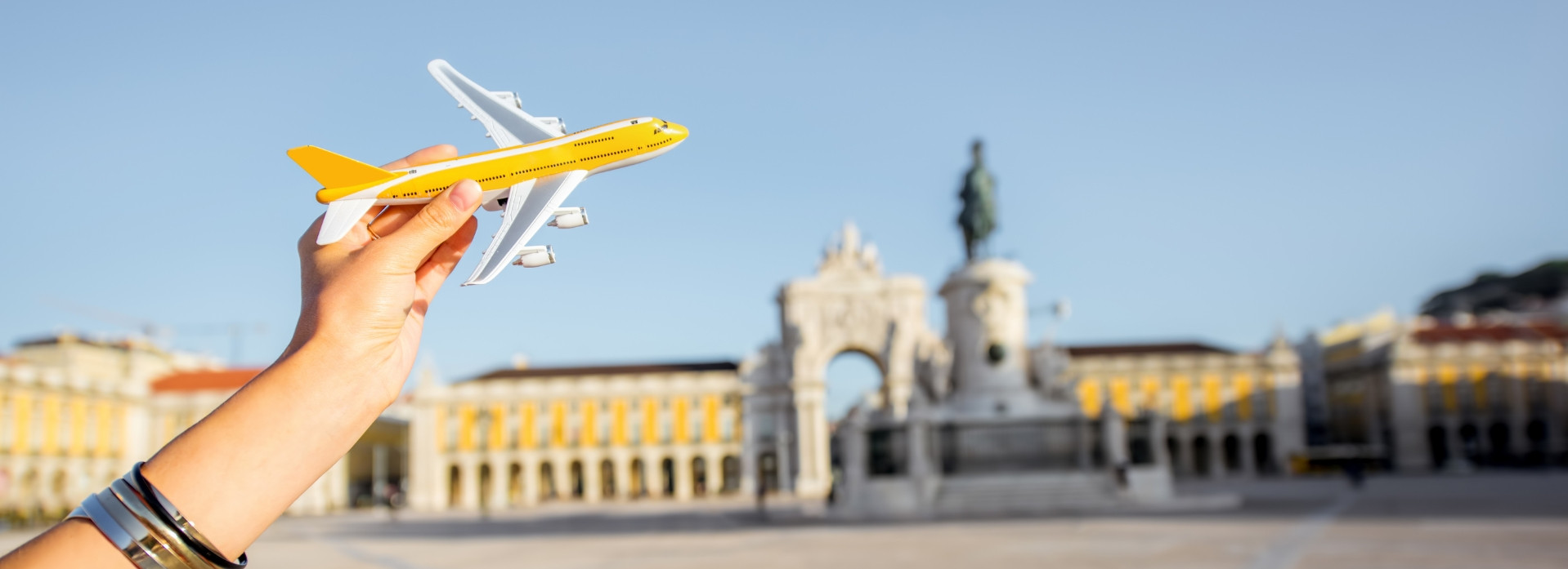 fly-to-lisbon-portugal-flights-travel-airplane-praça-do-comércio-rua-augusta