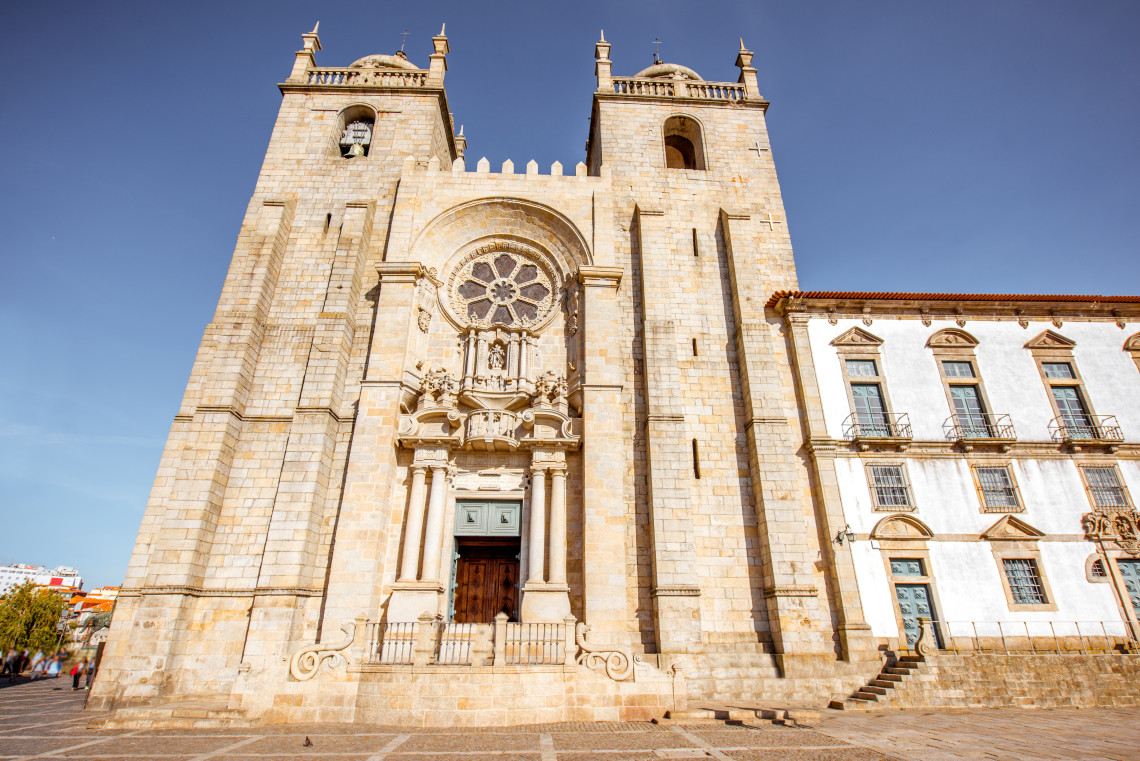 View of Porto Cathedral in Porto, Portugal, showing the stone facade, twin towers, and main entrance. The image highlights S&eacute; do Porto, one of the city&rsquo;s key historic landmarks.