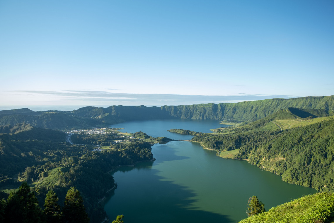 Vista do Rei viewpoint overlooking Lagoa das Sete Cidades volcanic crater lake, São Miguel Island, Azores