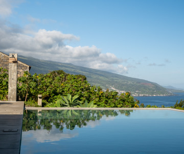 Infinity pool at Lava Homes in Santo Amaro on Pico Island, overlooking the green volcanic coastline and Atlantic Ocean from the island’s north coast.