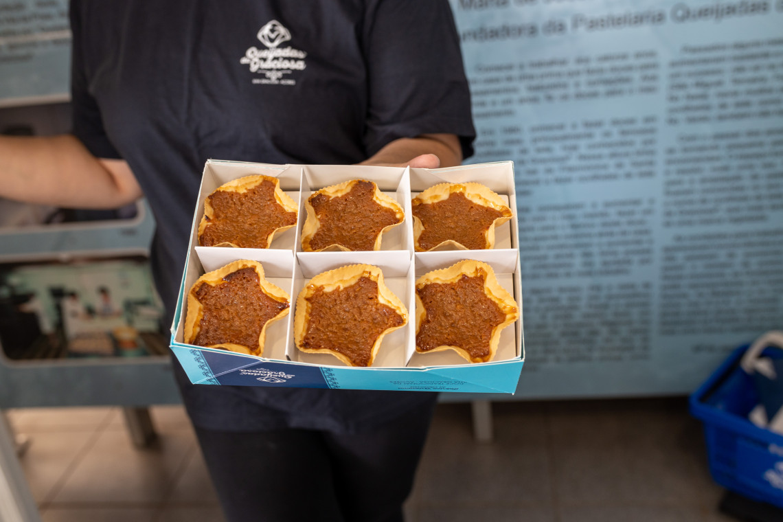 Box of Queijadas da Graciosa, traditional star-shaped pastries from Graciosa Island made with a thin pastry shell and a sweet egg-and-milk filling.