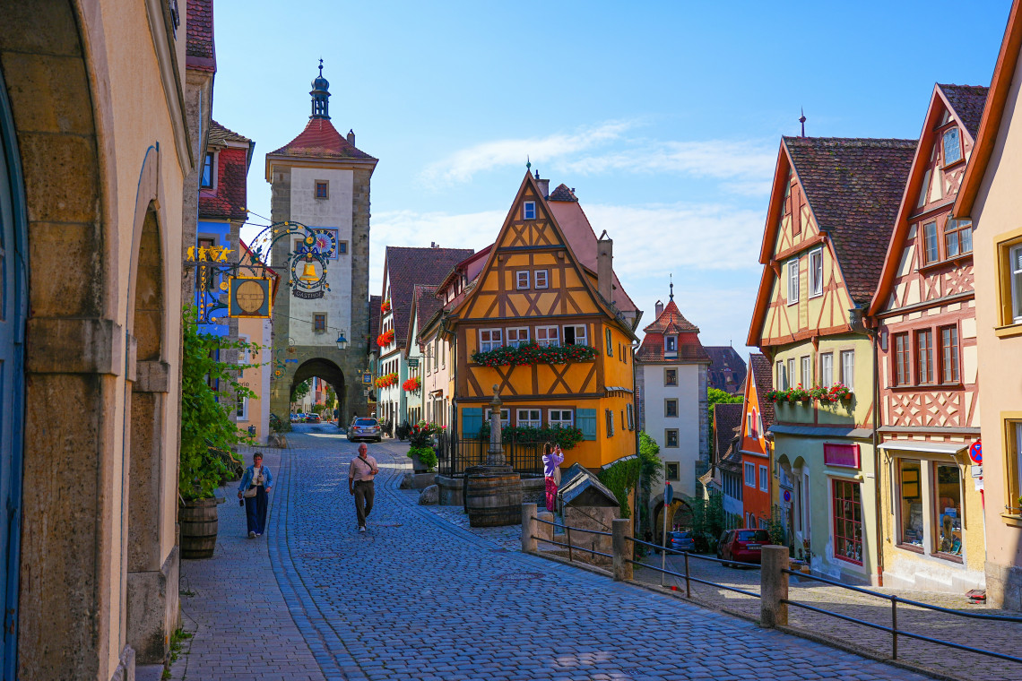 Colorful half-timbered houses, cobblestone streets and a medieval gate tower at the famous Pl&ouml;nlein intersection in Rothenburg ob der Tauber.