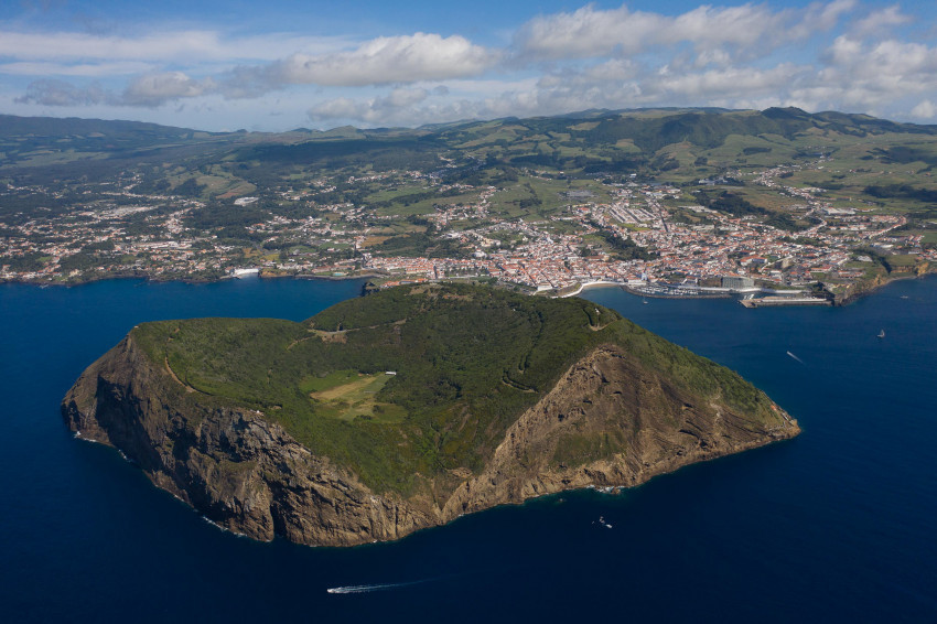 Van Tours: All the Best of Terceira Island - Full Day (Lunch and drinks included) - Small group