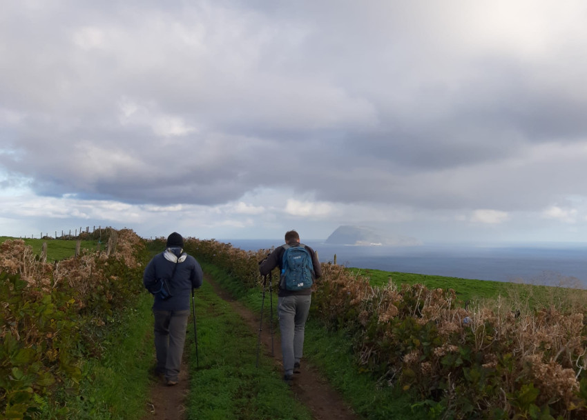 Passeios Pedestres: Trilho 4 Lagoas – Conexão com a Natureza no Coração das Flores