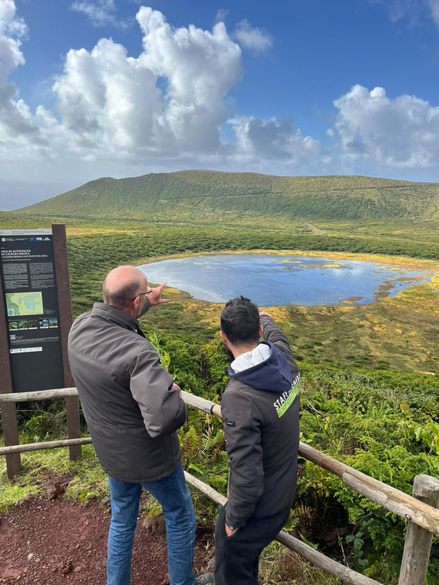 Passeios de Carrinha: Tour Meio Dia - Lagoas & Sul
