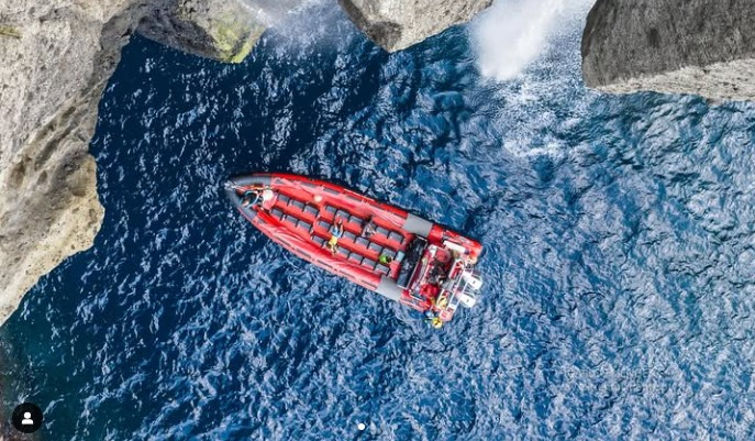 Passeios de barco: Tour de Barco Costa Flores - Visita às Grutas com Snorkeling 