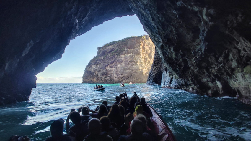 Passeios de barco: Boat Tour - Visita às Grutas com Snorkeling - Ilha das Flores