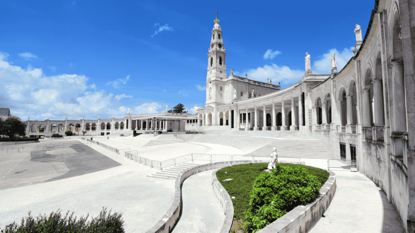 Sightseeing: Fátima Sanctuary and Shepherds’ Village