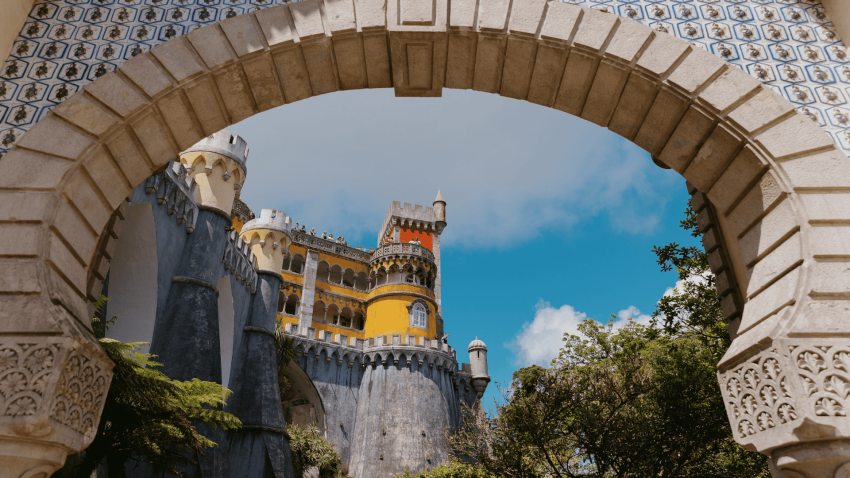 Sightseeing: Sintra Full Day - Pena Palace, Regaleira, Cabo da Roca & Cascais