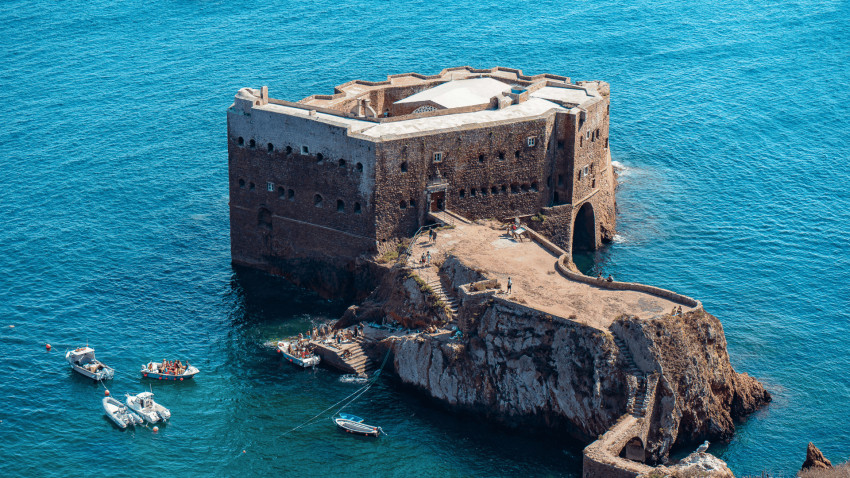 Sightseeing: Berlengas and Óbidos Private Tour with Boat Experience