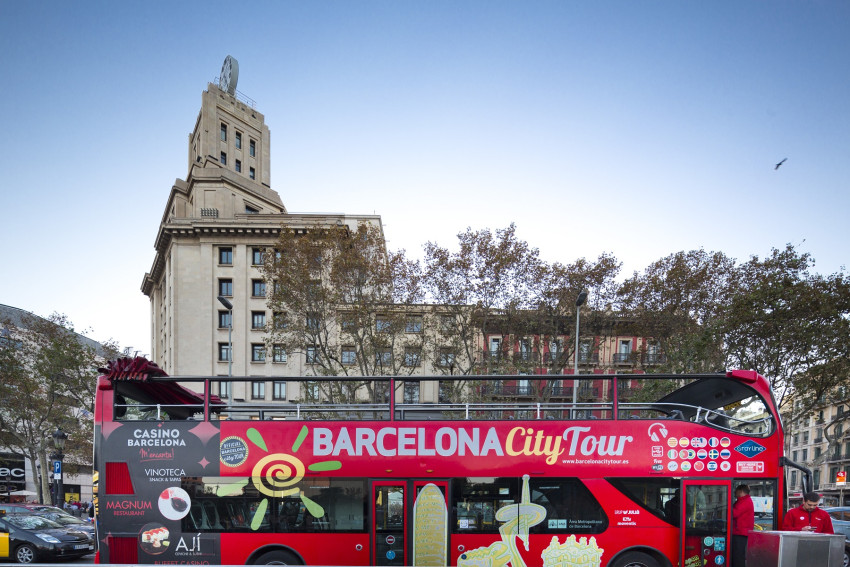 Sightseeing: Combo: Barcelona City Tour Hop On - Hop Off and Eco Catamaran Cruise