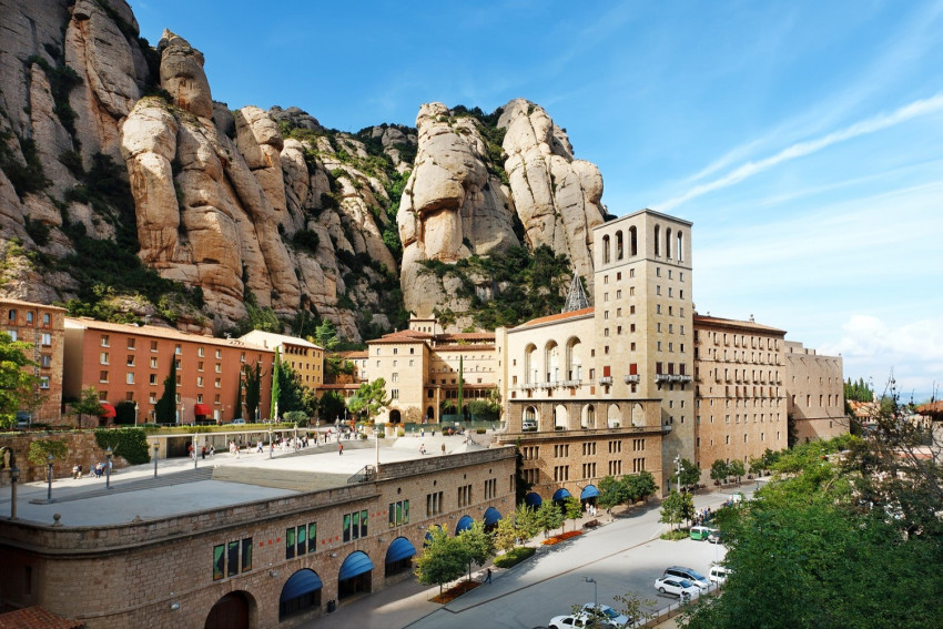 Sightseeing: Mix & Save: Barcelona Dia Inteiro: Destaques e Montserrat com Comboio de Roda Dentada