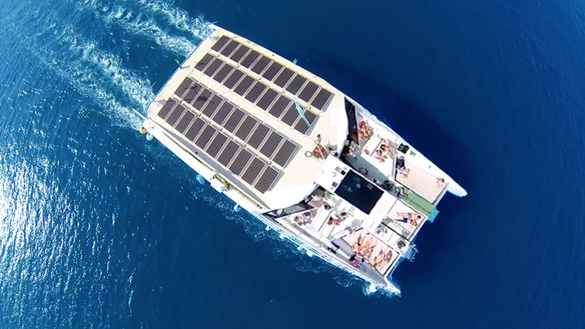 Boat: Sunset Catamaran Cruise with Live Music in Barcelona