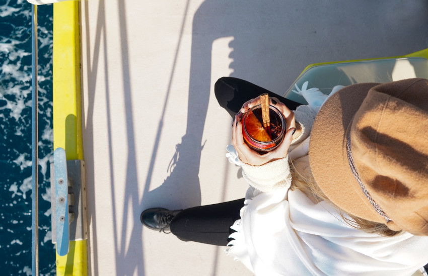 Boat: Live Music & Sunset Wooden Boat in Barcelona
