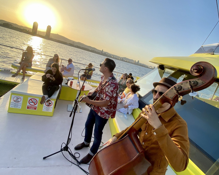 Boat: Live Music & Sunset Wooden Boat in Barcelona