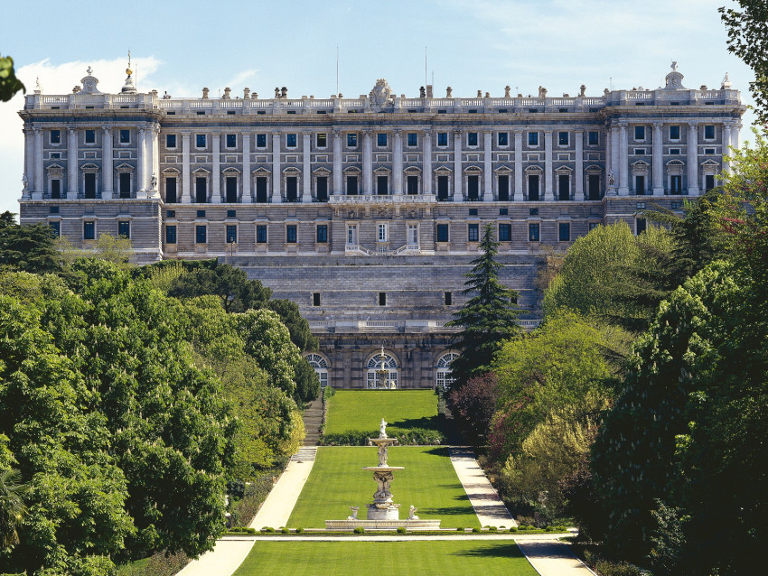 Sightseeing: Royal Palace Tour (Fast Track Tickets) + Madrid Highlights Tour