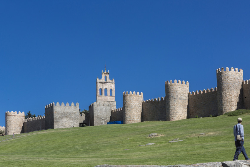Special Offer: Lisbon, Porto, Évora & Coimbra: 8-Day Guided Tour