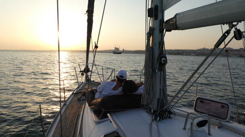 Sailboat Tour: Private Sunset Tour with Tapas and Drinks