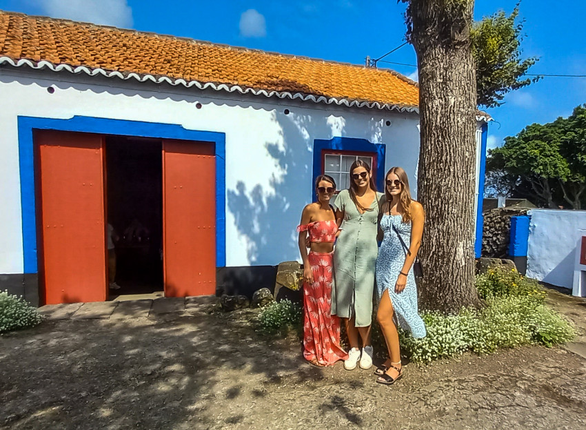 Passeio Temático: Da serra para a gruta com fumarolas e vinho