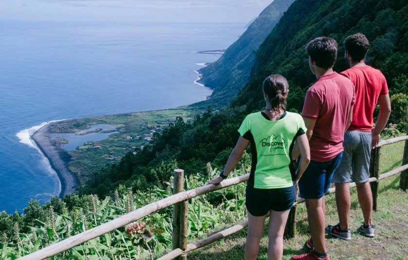 Hiking Tour: Nascente / Fajã de Santo Cristo / Fajã dos Cubres with Picnic