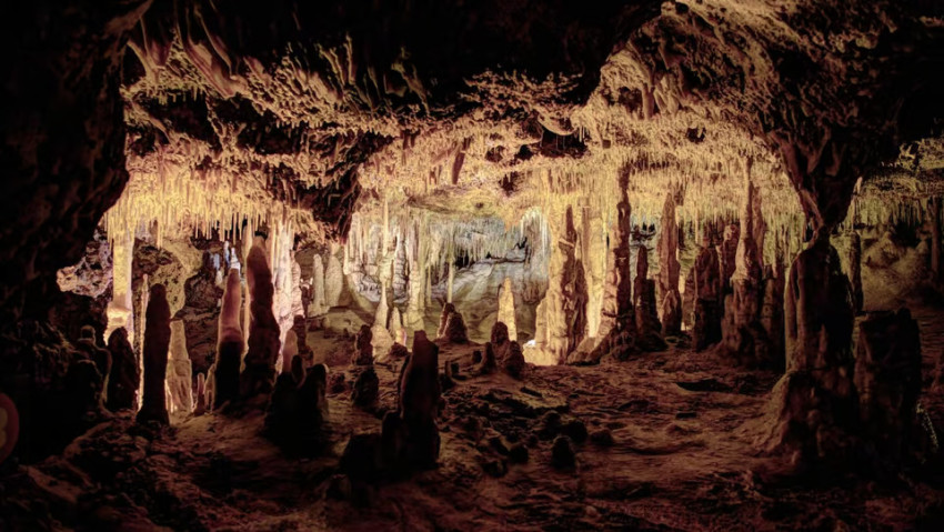 Adventure Tours: Mallorca: Half-Day Hams' Caves Tour with Pearl Shop Visit