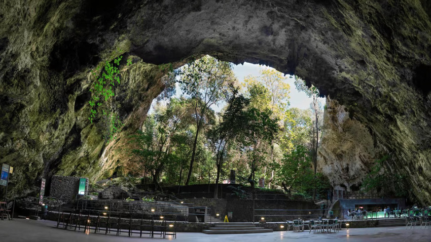 Adventure Tours: Mallorca: Half-Day Hams' Caves Tour with Pearl Shop Visit