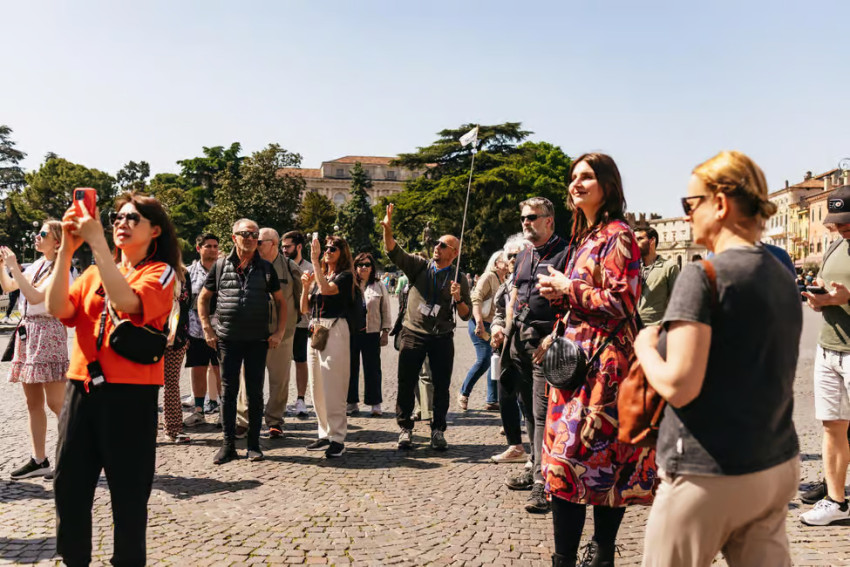 Sightseeing Tours: Verona, Sirmione and Lake Garda with Boat Cruise