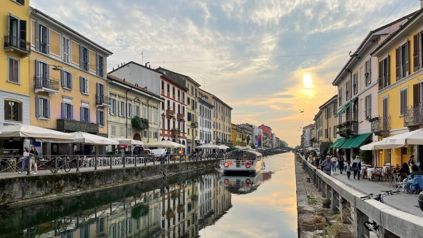 Passeios Turísticos: Passeio de barco pelo canal do distrito de Navigli com aperitivo