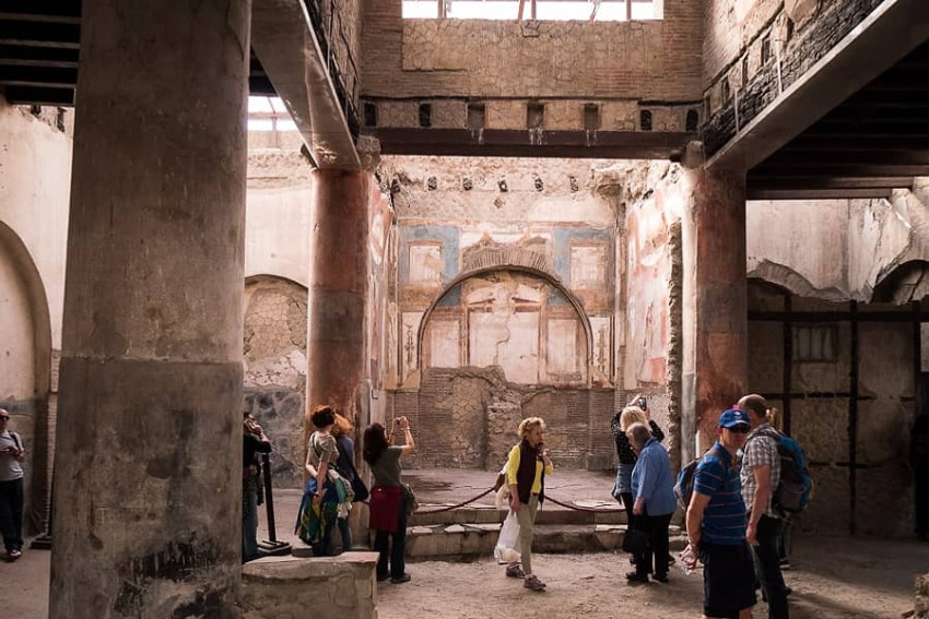 Sightseeing Tours: Herculaneum and Pompeii - Half-Day Small Group Tour