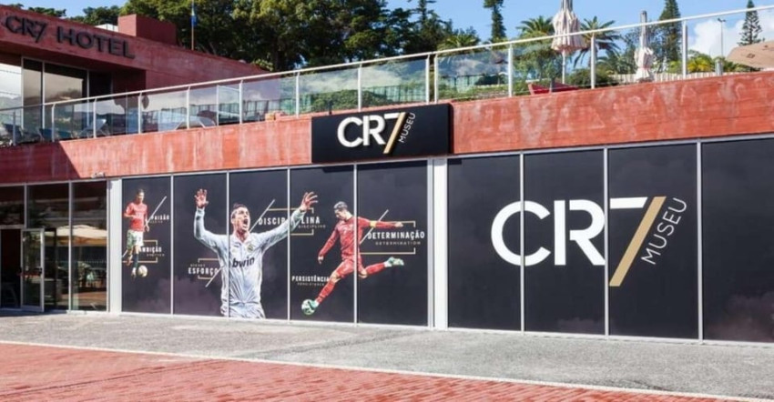 Sightseeing Tours: Funchal: Tuk Tuk Tour of the Old Town with Drop-Off at the CR7 Museum