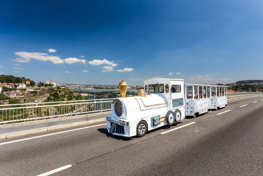 Sightseeing Tours: Porto: City Train Tour, River Cruise & Wine Cellar