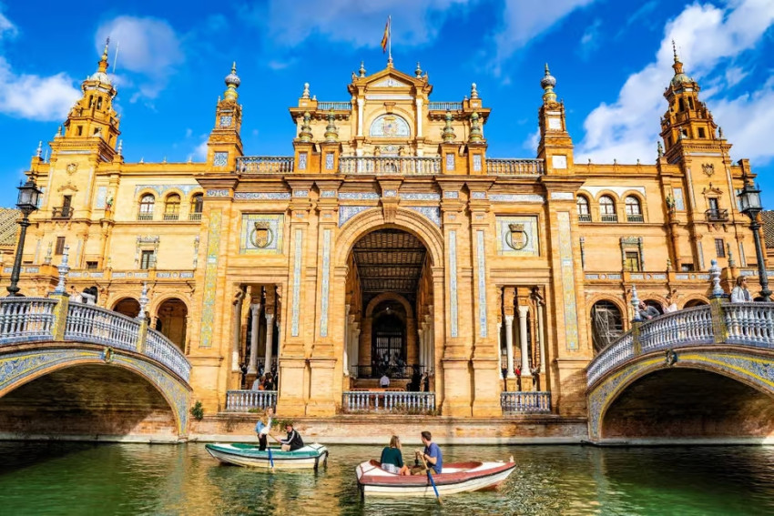 Sightseeing Tours: Algarve: Seville Full-Day Shopping and Sightseeing Tour