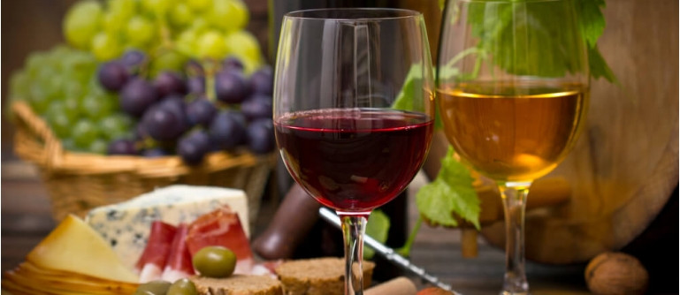 Boat: Cruise with Lunch and Visit to a Famous Favaios Moscatel Producing Winery