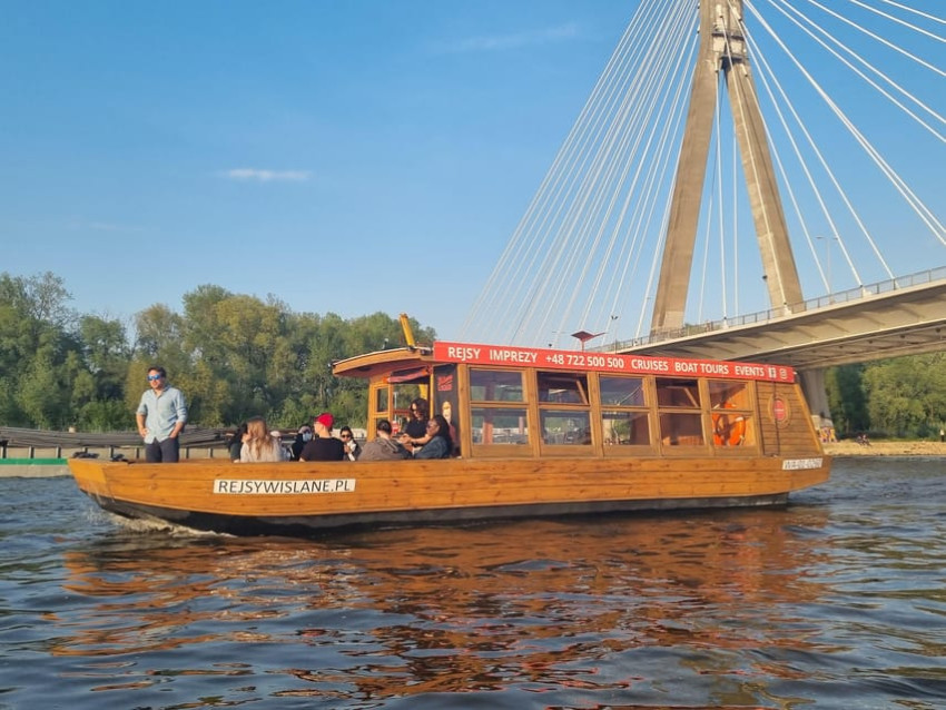 Sightseeing Tours: Warsaw: Evening Vistula Cruise with Welcome Drink
