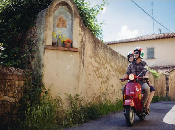 Passeios Turísticos: Tuscany Vintage Vespa Tour from Florence (2 people)